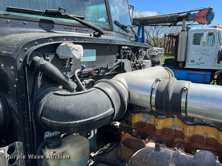 image for item MY9751 1997 Peterbilt 379  semi truck