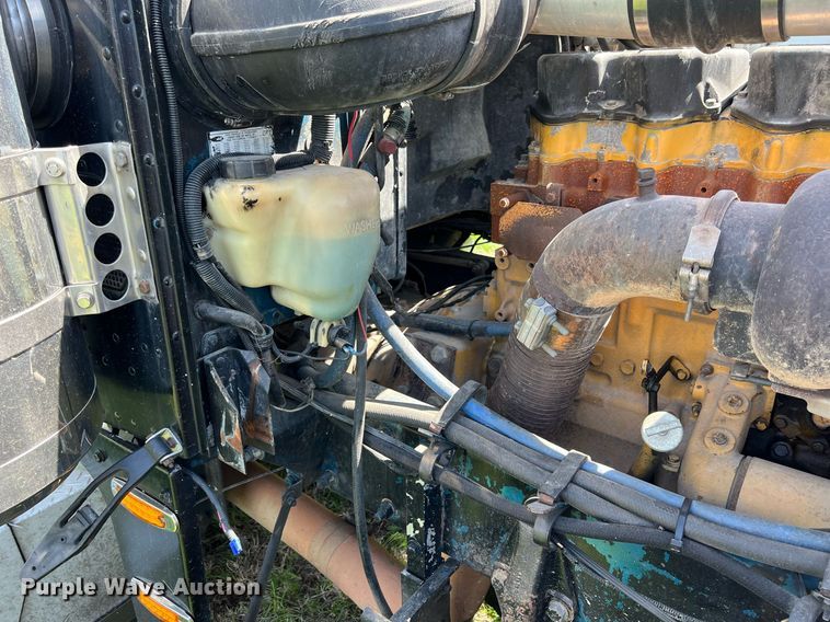 image for item MY9751 1997 Peterbilt 379  semi truck