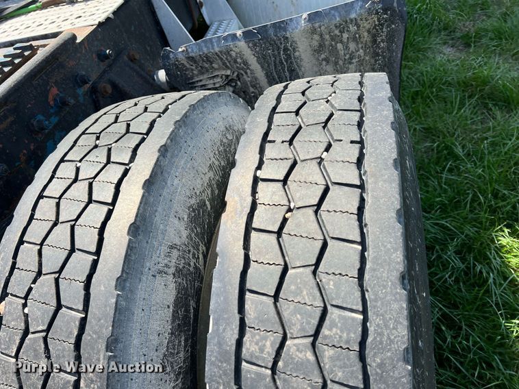 image for item MY9751 1997 Peterbilt 379  semi truck