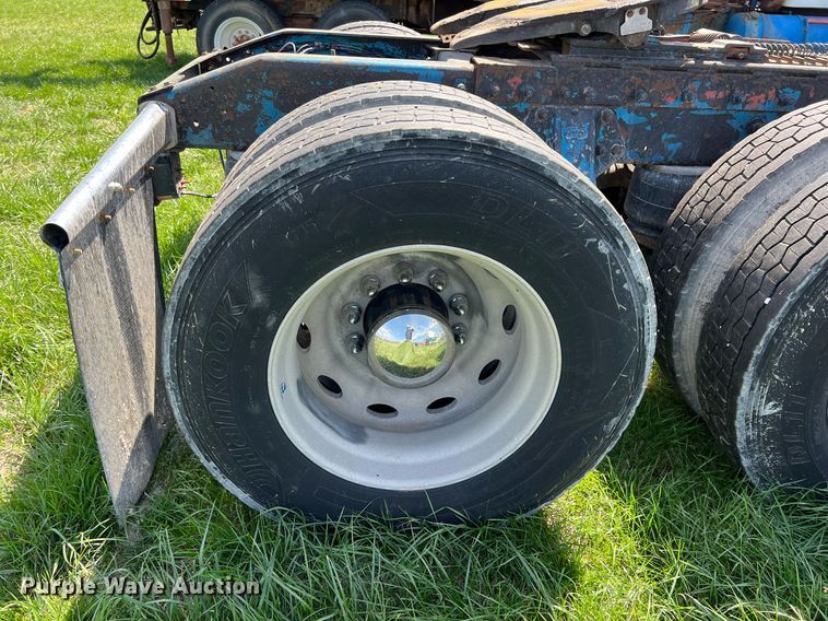 image for item MY9751 1997 Peterbilt 379  semi truck