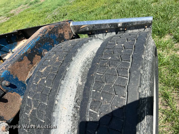 image for item MY9751 1997 Peterbilt 379  semi truck