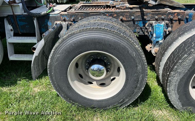 image for item MY9751 1997 Peterbilt 379  semi truck