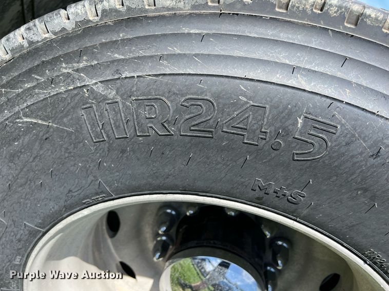 image for item MY9751 1997 Peterbilt 379  semi truck