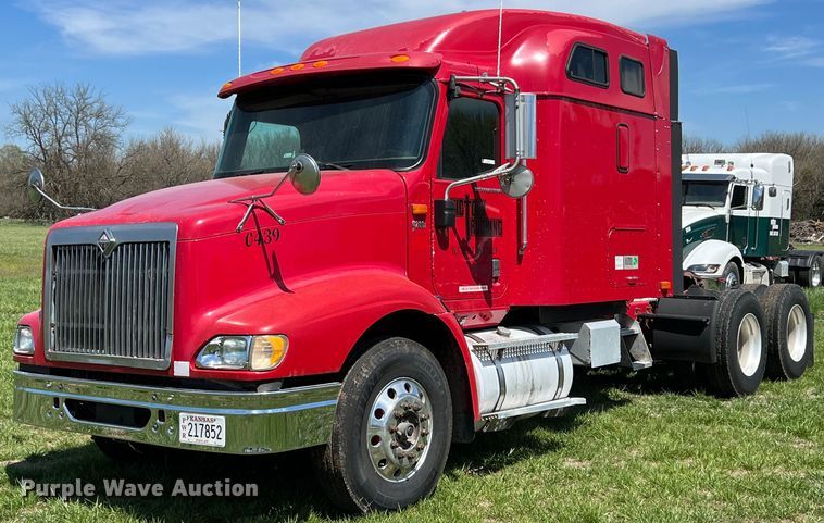 image for item MY9752 2006 International 9200i  semi truck