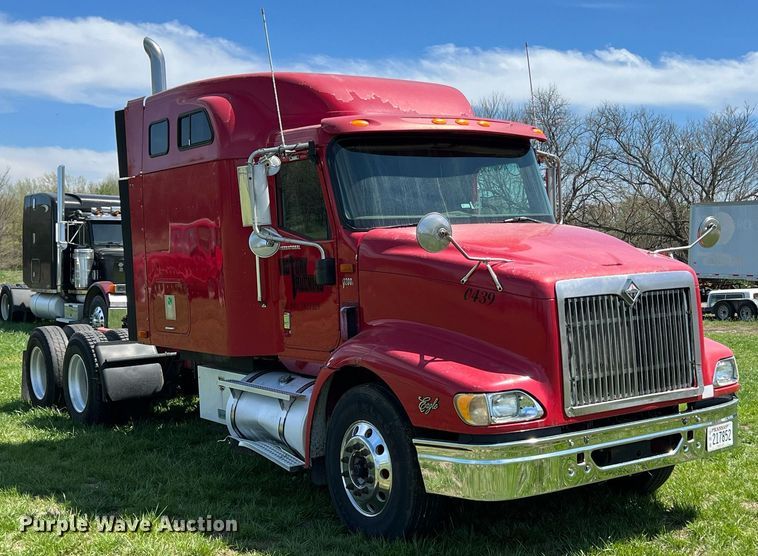 image for item MY9752 2006 International 9200i  semi truck