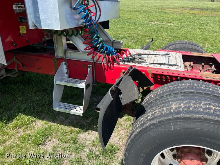 image for item MY9752 2006 International 9200i  semi truck