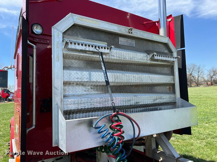 image for item MY9752 2006 International 9200i  semi truck