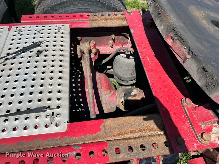 image for item MY9752 2006 International 9200i  semi truck