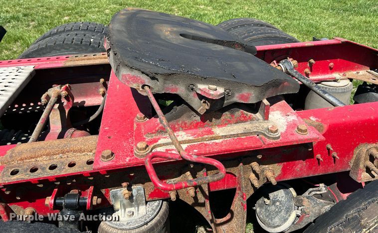 image for item MY9752 2006 International 9200i  semi truck