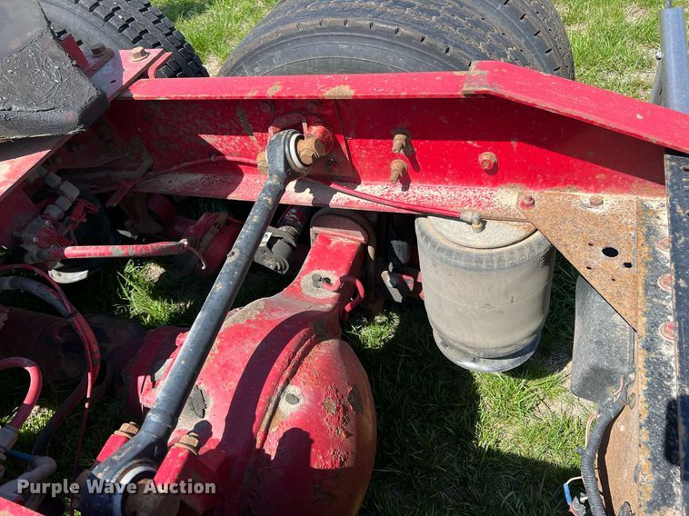 image for item MY9752 2006 International 9200i  semi truck