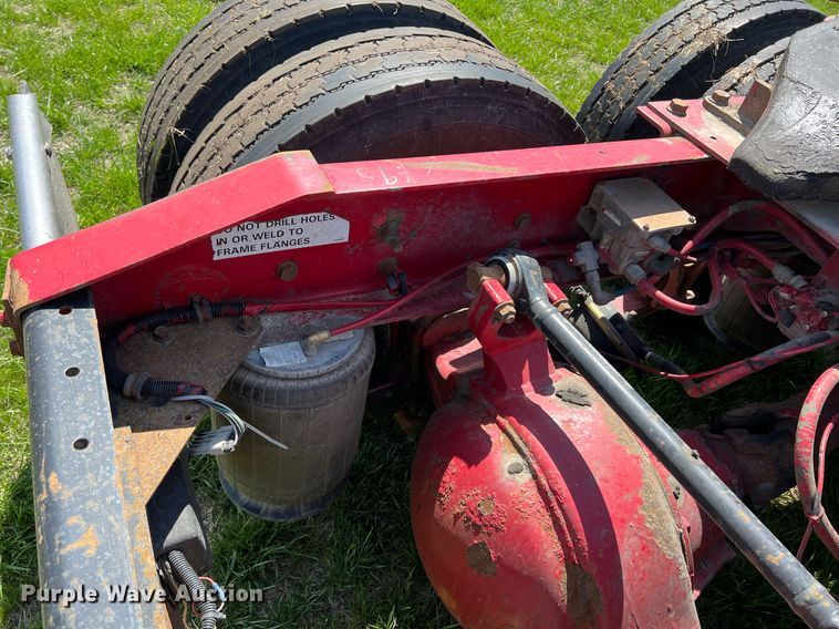 image for item MY9752 2006 International 9200i  semi truck