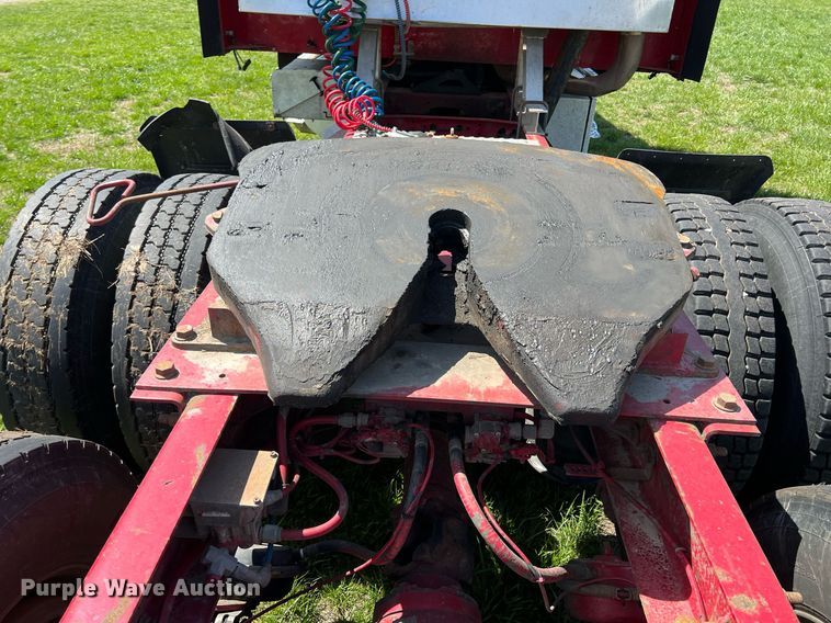 image for item MY9752 2006 International 9200i  semi truck