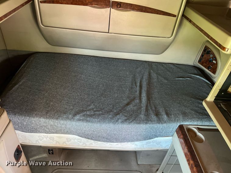 image for item MY9752 2006 International 9200i  semi truck