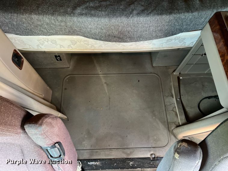 image for item MY9752 2006 International 9200i  semi truck