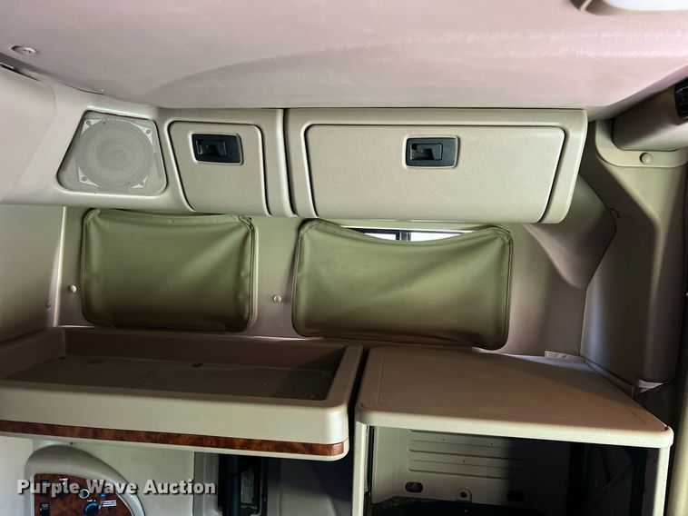 image for item MY9752 2006 International 9200i  semi truck