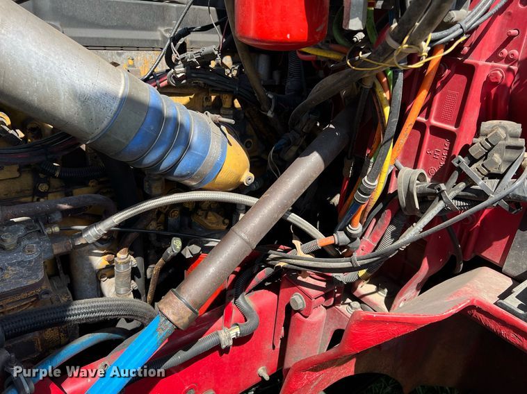 image for item MY9752 2006 International 9200i  semi truck