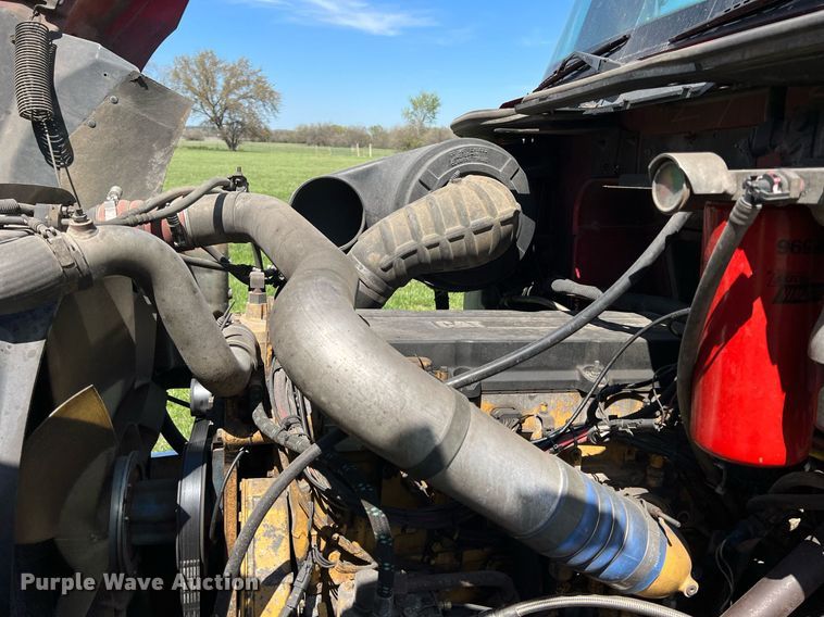 image for item MY9752 2006 International 9200i  semi truck