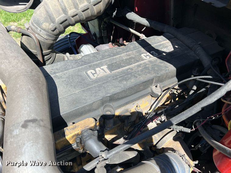 image for item MY9752 2006 International 9200i  semi truck