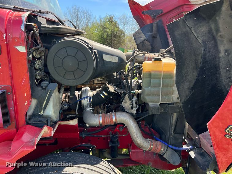 image for item MY9752 2006 International 9200i  semi truck