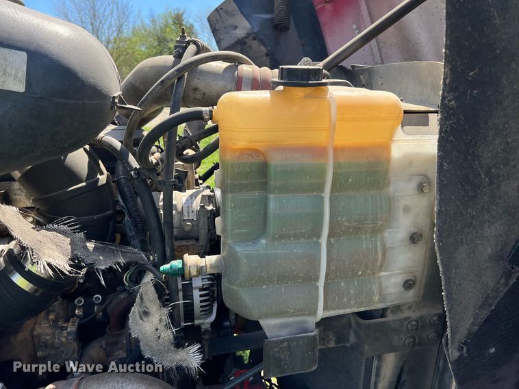 image for item MY9752 2006 International 9200i  semi truck