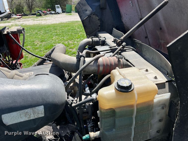 image for item MY9752 2006 International 9200i  semi truck