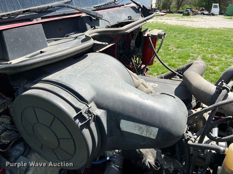 image for item MY9752 2006 International 9200i  semi truck