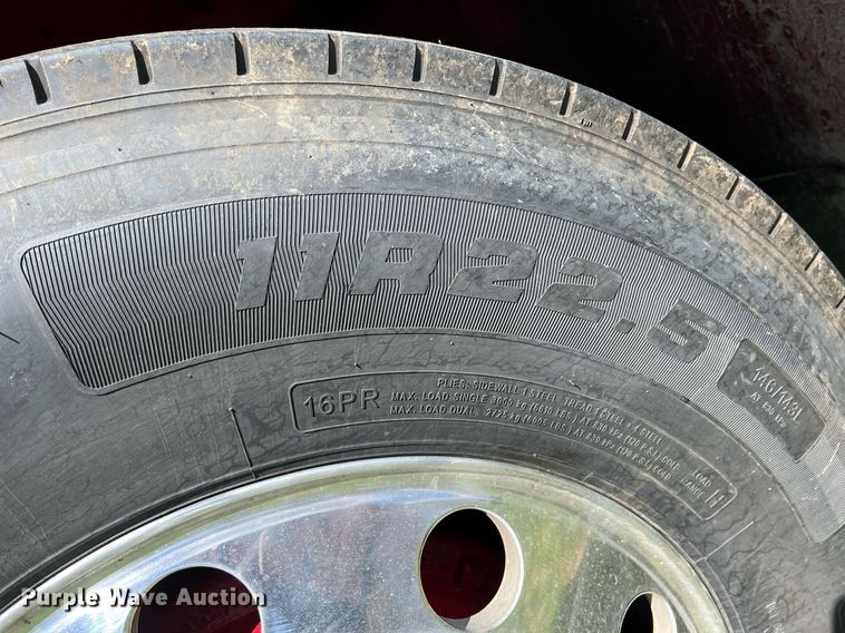 image for item MY9752 2006 International 9200i  semi truck