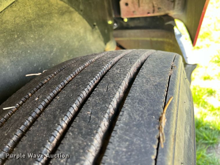 image for item MY9752 2006 International 9200i  semi truck