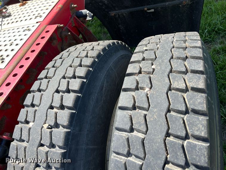 image for item MY9752 2006 International 9200i  semi truck