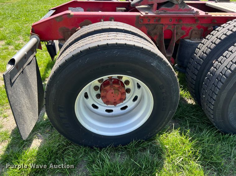 image for item MY9752 2006 International 9200i  semi truck