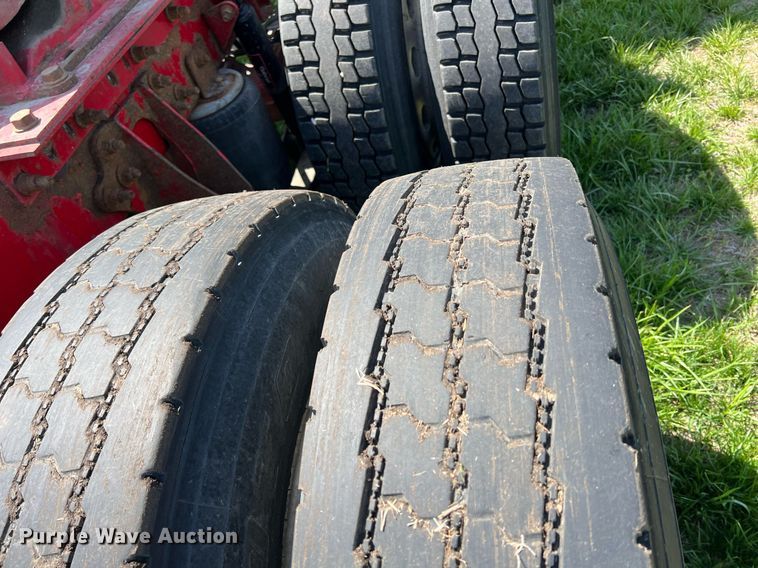 image for item MY9752 2006 International 9200i  semi truck