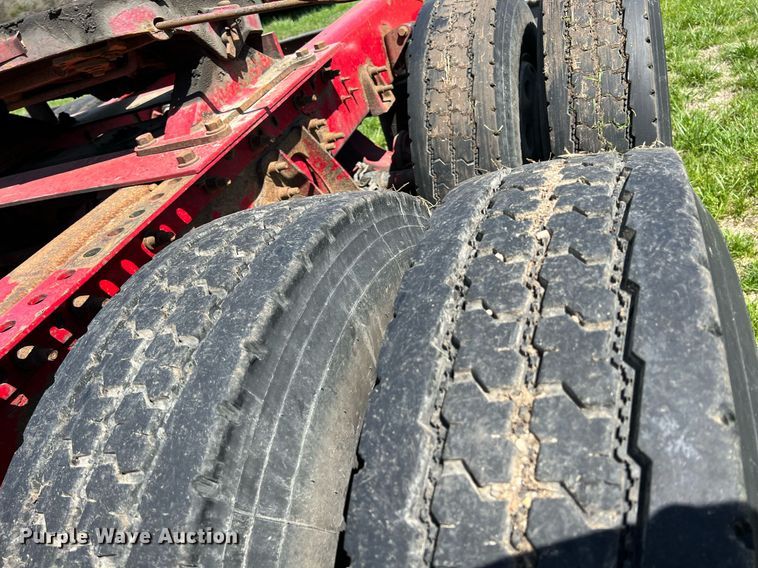 image for item MY9752 2006 International 9200i  semi truck