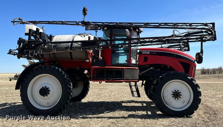 image for item DM2563 2011 Apache AS1020  sprayer