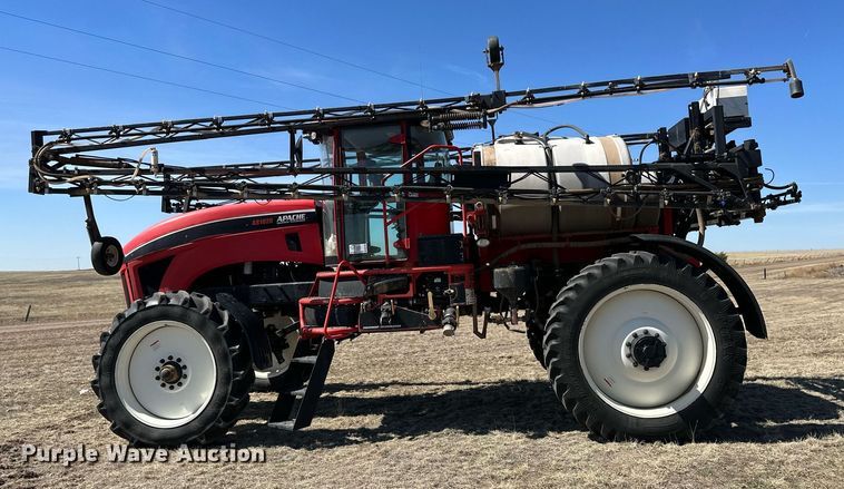 image for item DM2563 2011 Apache AS1020  sprayer
