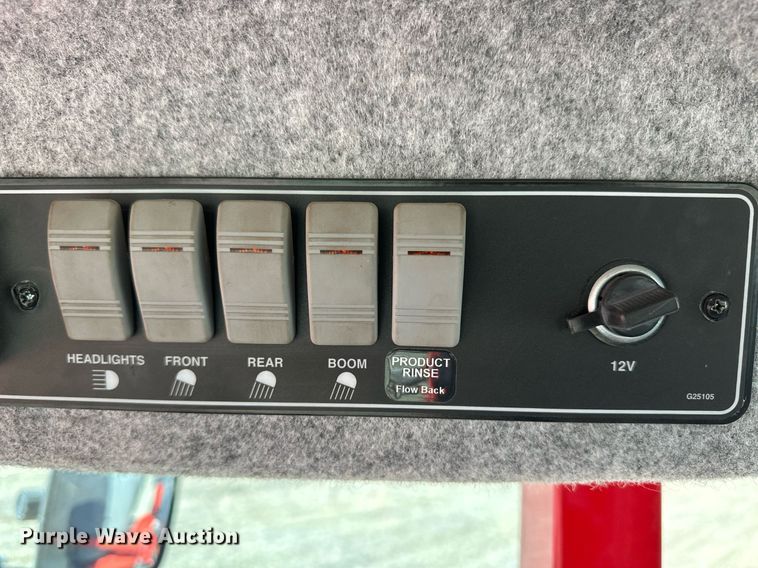 image for item DM2563 2011 Apache AS1020  sprayer