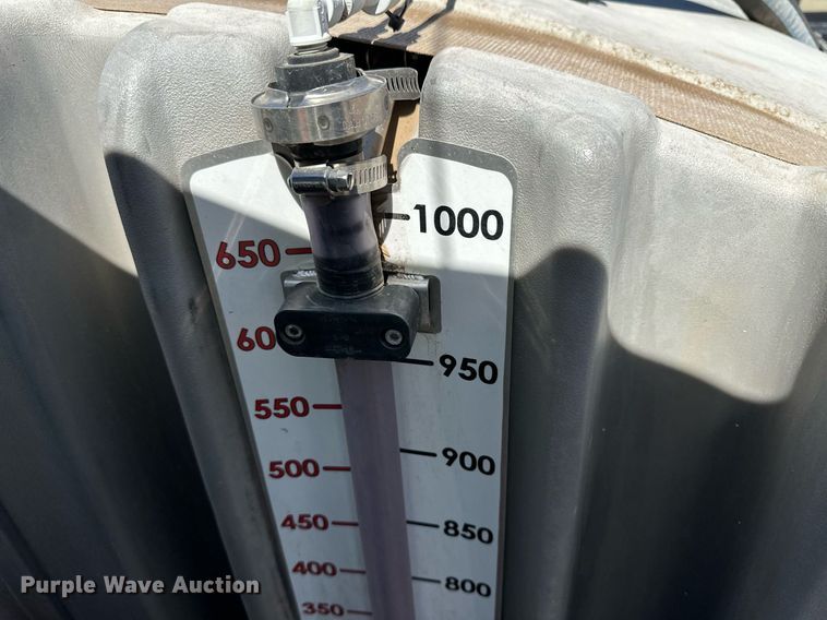 image for item DM2563 2011 Apache AS1020  sprayer