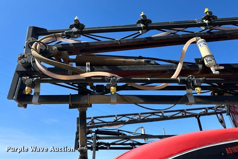 image for item DM2563 2011 Apache AS1020  sprayer