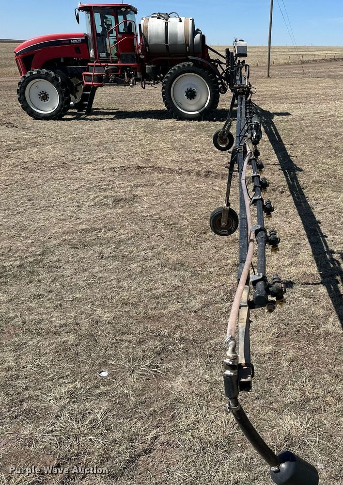 image for item DM2563 2011 Apache AS1020  sprayer
