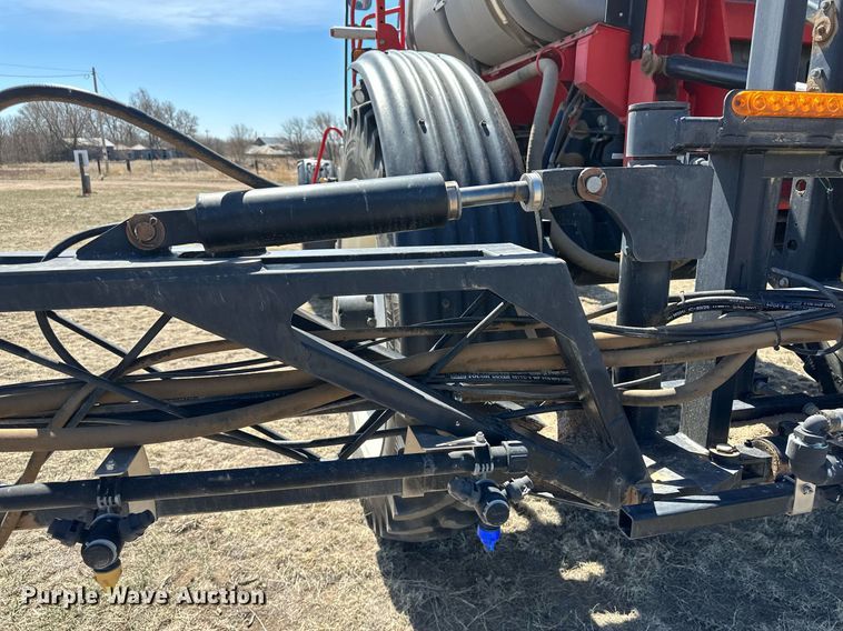 image for item DM2563 2011 Apache AS1020  sprayer