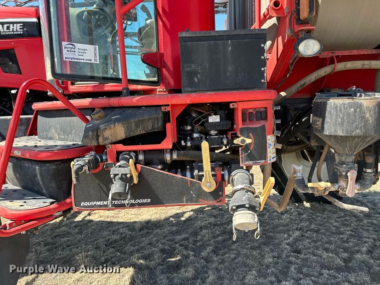 image for item DM2563 2011 Apache AS1020  sprayer