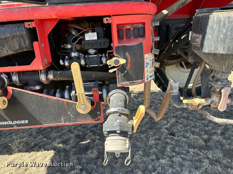 image for item DM2563 2011 Apache AS1020  sprayer