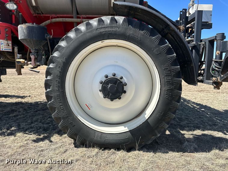 image for item DM2563 2011 Apache AS1020  sprayer