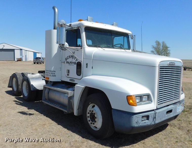 image for item DM2565 1998 Freightliner  semi truck