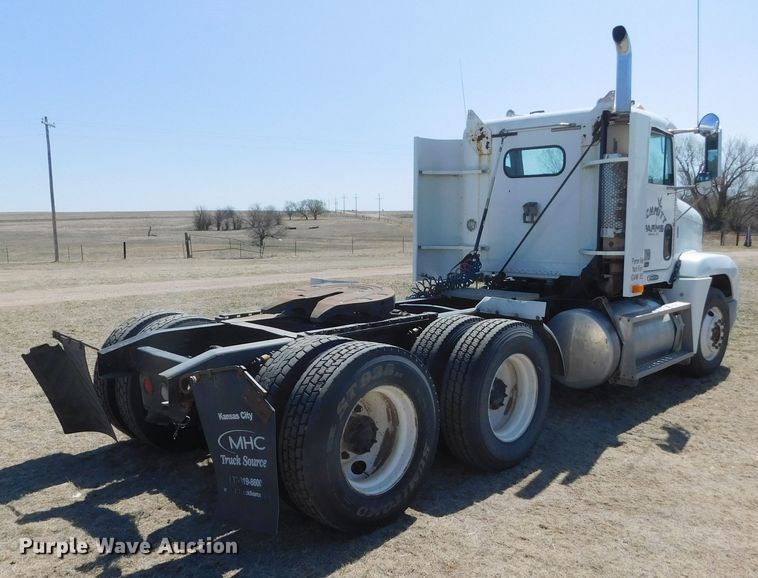 image for item DM2565 1998 Freightliner  semi truck