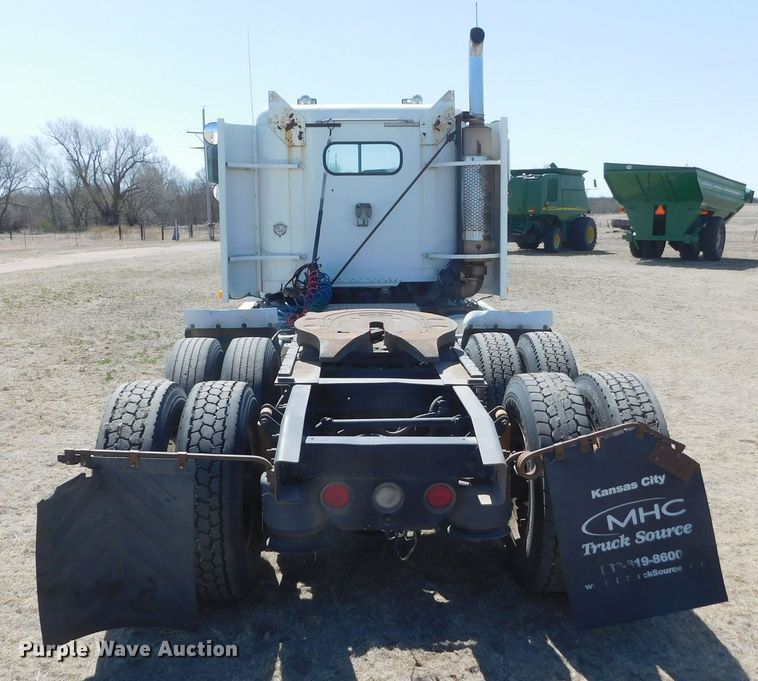 image for item DM2565 1998 Freightliner  semi truck