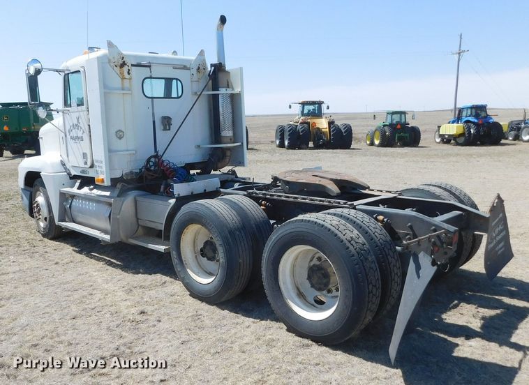 image for item DM2565 1998 Freightliner  semi truck