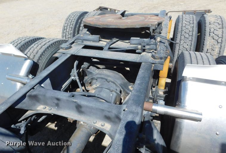 image for item DM2565 1998 Freightliner  semi truck