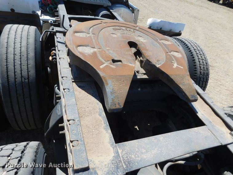 image for item DM2565 1998 Freightliner  semi truck