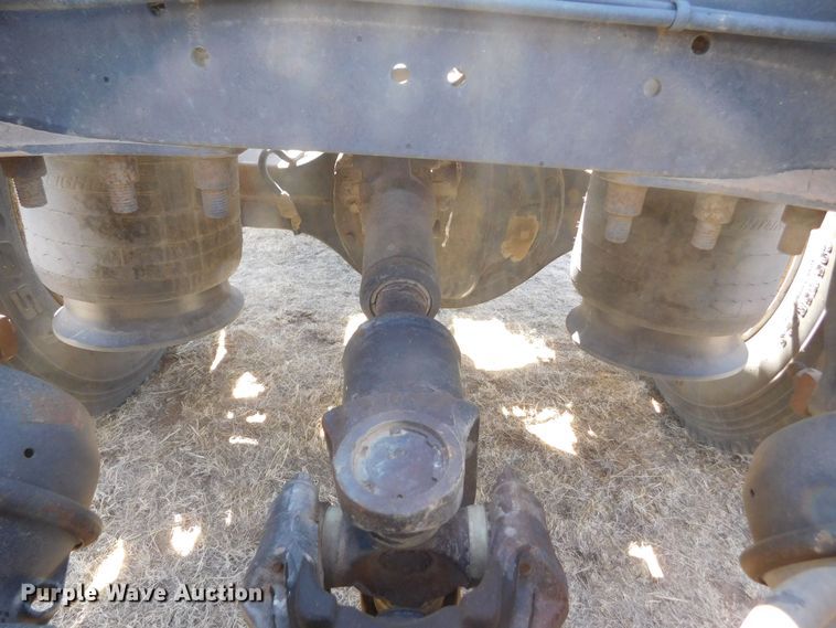 image for item DM2565 1998 Freightliner  semi truck