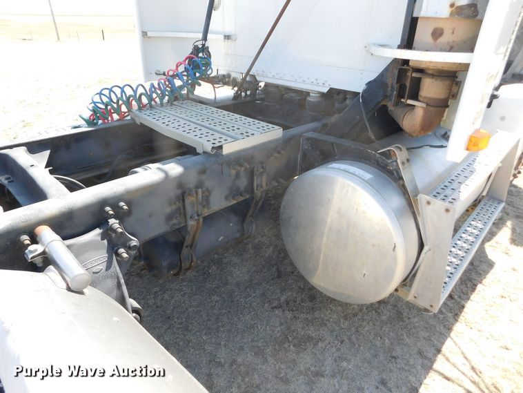 image for item DM2565 1998 Freightliner  semi truck